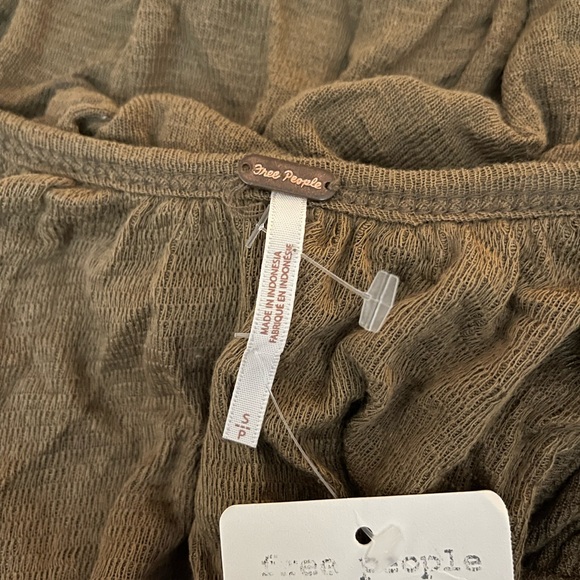 🆕 NWT Free People Float Away Ruffle Tank size Small Khaki Green - Picture 7 of 7